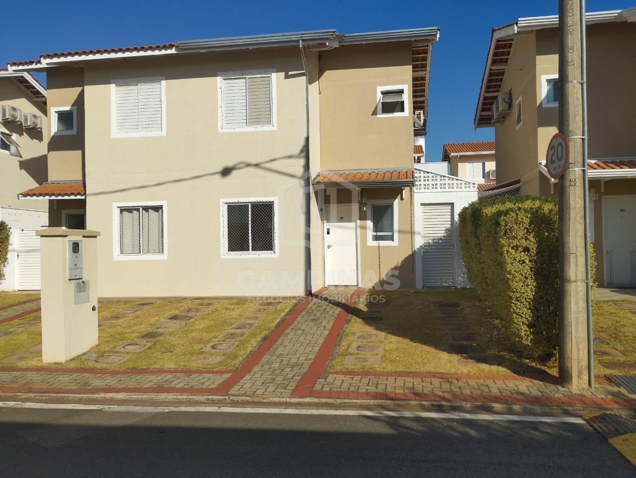 Casa Padrão para Venda em Parque Jambeiro Campinas-SP