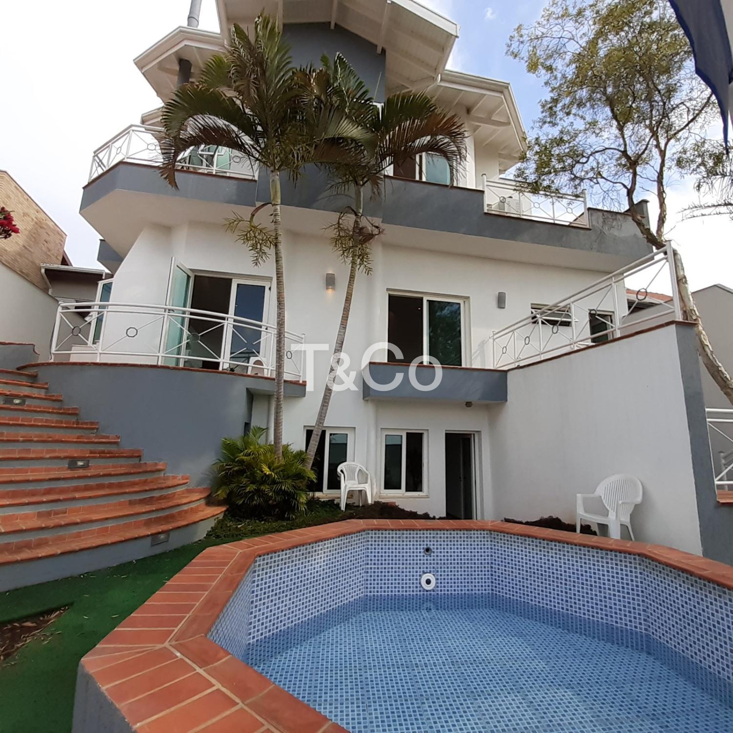 Sobrado de três pavimentos com área de lazer no Caminhos de San Conrado, Campinas